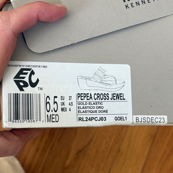 Kenneth Cole Reaction Gold Sandals - Picture 6 of 6